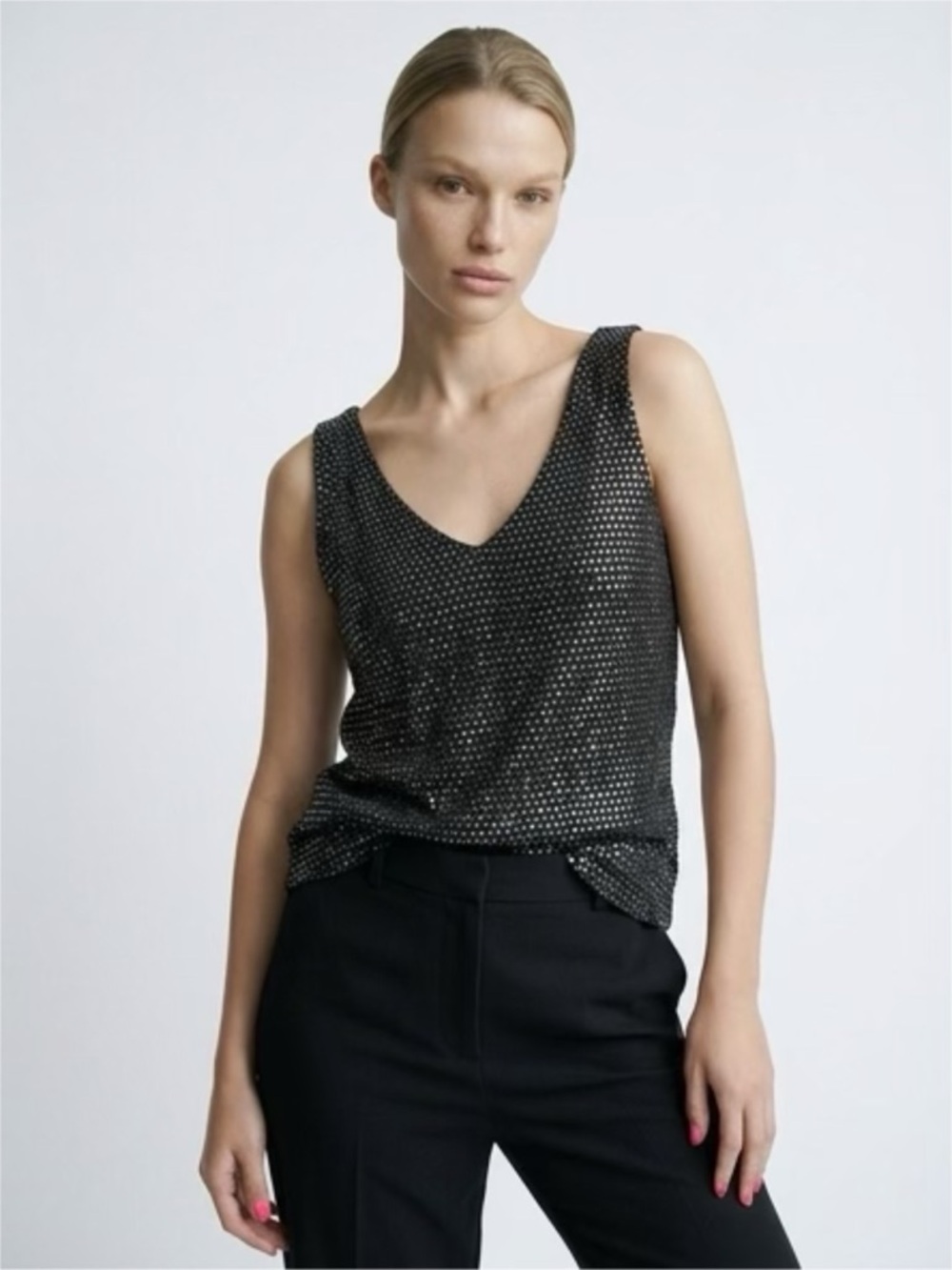Gorgeous V neck sleeveless top.